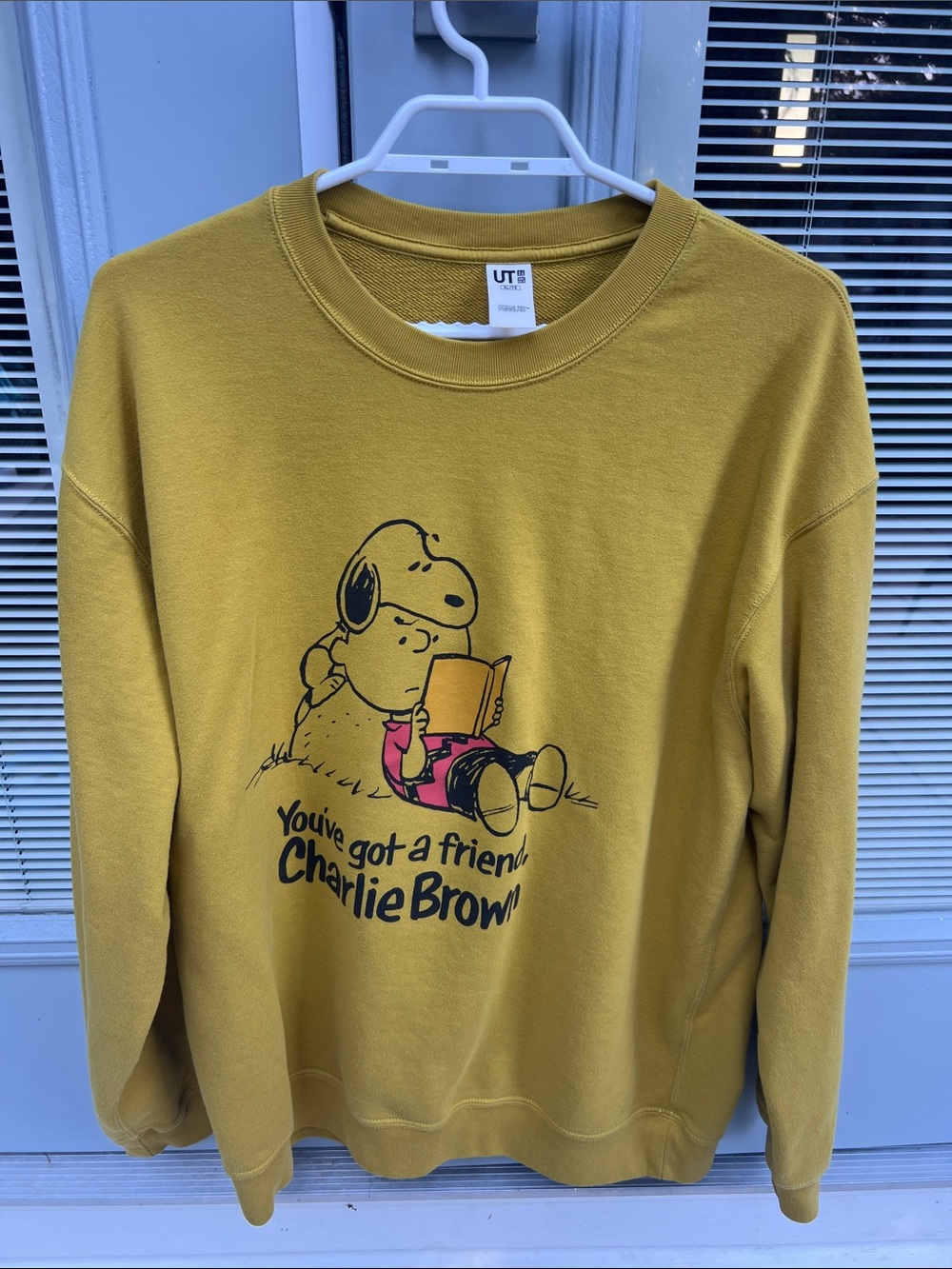 UNIQLO UT Peanuts Charlie Brown Snoopy Graphic Sweatshirt Mustard Yellow XL